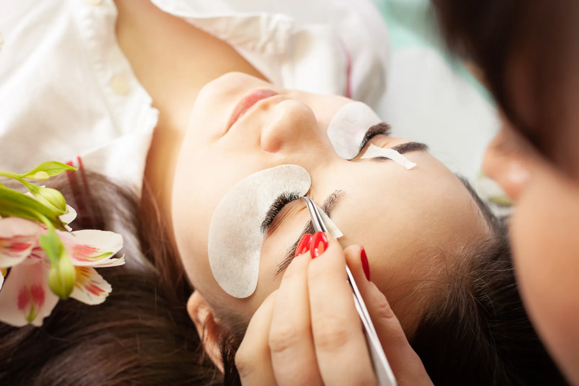Wimpernverlängerung mit einzeln applizierten Extensions